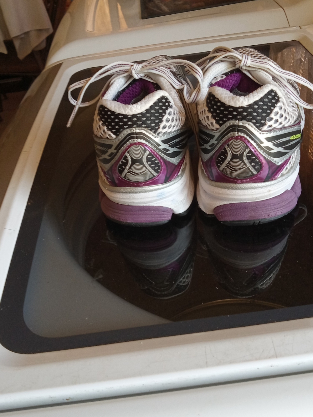 Saucony Women’s White & Purple Running Shoes - Picture 2 of 7